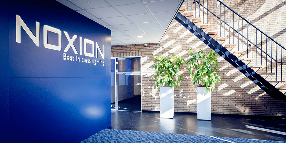 Any-Lamp entrance